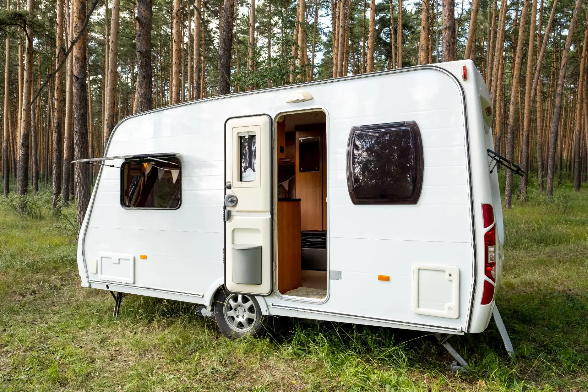 house on wheels standing on green grass in pinetre 2023 11 27 05 36 39 utc 1